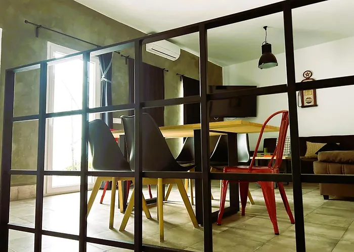Ohana apartamentos con aparcamiento gratuito, a 3 minutos a pie del Teatro Romano